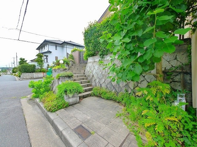 佐保台2丁目戸建のエントランス
