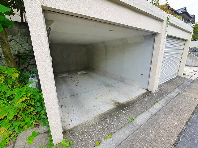 佐保台2丁目戸建の駐車場