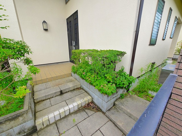佐保台2丁目戸建のエントランス