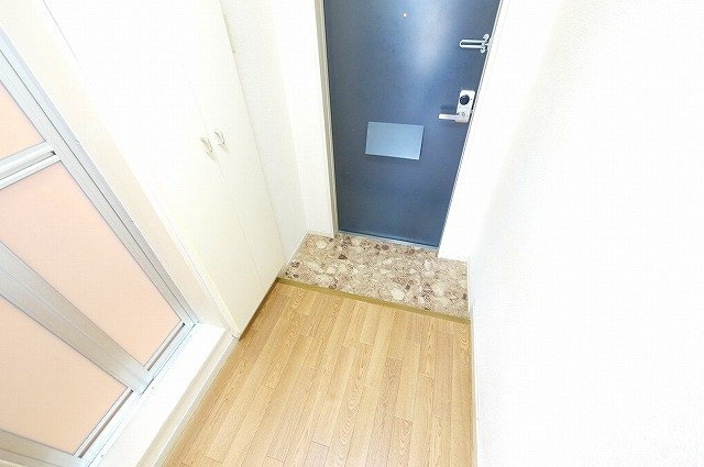 法蓮町第3マンションの玄関