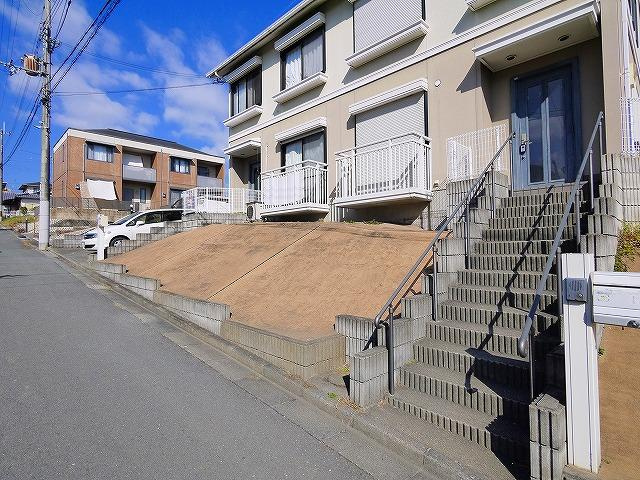 岡嶋メゾネットGのその他共用部分|見通しがよく明るい物件前です