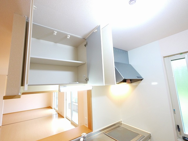 シャロー パディのキッチン|コンパクトなキッチンで掃除もラクラク