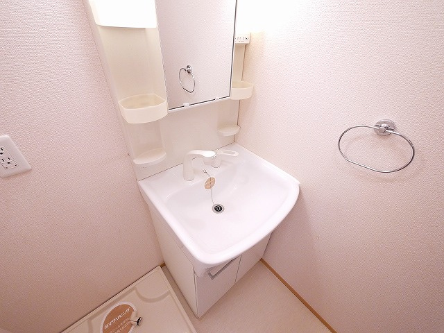 シャロー パディの独立洗面台|朝の身支度には欠かせない独立洗面化粧台