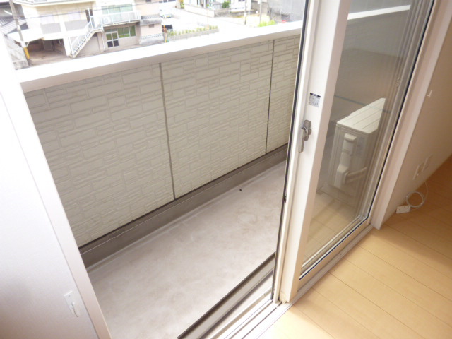 倉敷市児島田の口２丁目のアパートのバルコニー