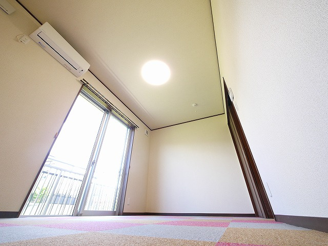 南紀寺ハイツの洋室