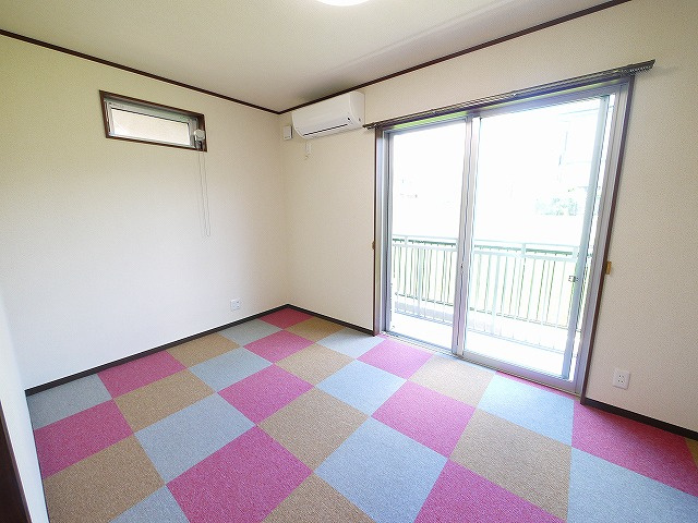 南紀寺ハイツの洋室