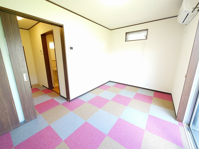 南紀寺ハイツの洋室