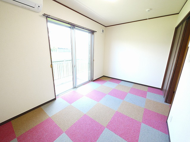 南紀寺ハイツの洋室