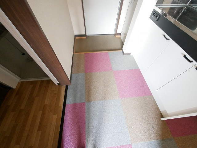 南紀寺ハイツのキッチン|コンパクトなキッチンで掃除もラクラク