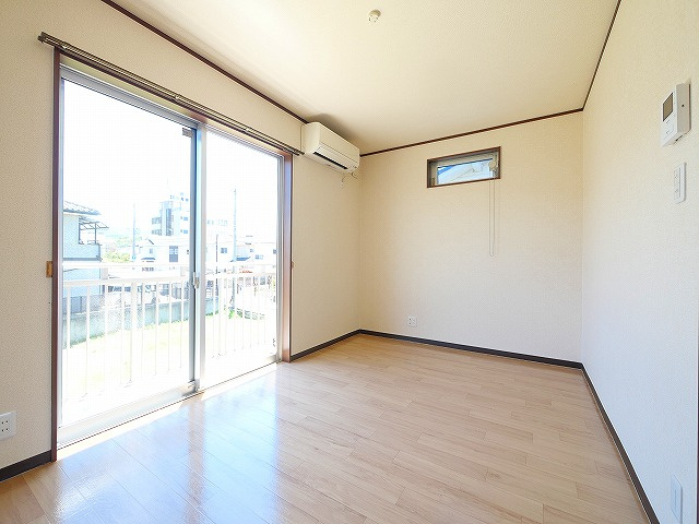 南紀寺ハイツの洋室|明るい洋室です