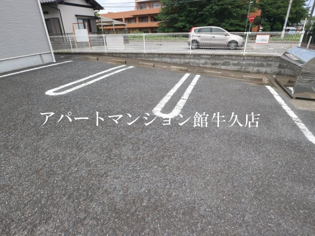 ソレアードホソヤCの駐車場