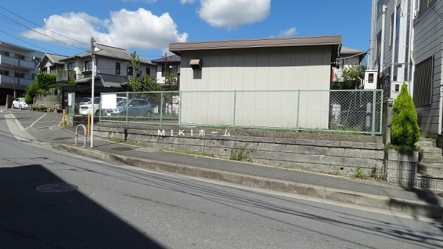 箕面市小野原東４丁目　土地の前面道路含む現地写真