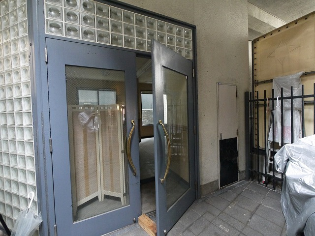 ききょう元町ビルの玄関