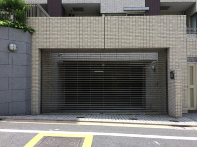 【駐車場】 | ブルソール信濃町 | 建物内シャッター付き