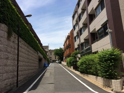 【周辺】 | ブルソール信濃町 | 区画の整った前面道路