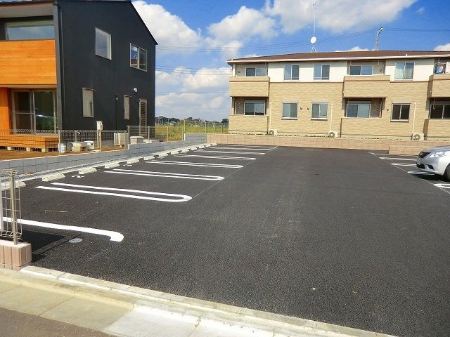 ステラルーチェⅡの駐車場