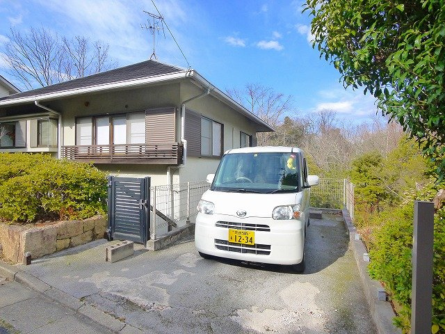 フォレストコート（青山）の駐車場