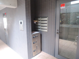 【エントランス】 | オートロック　宅配ボックス付き