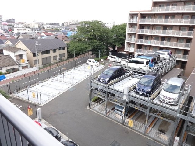 ココロコス東京久米川-サクラ街区-の駐車場