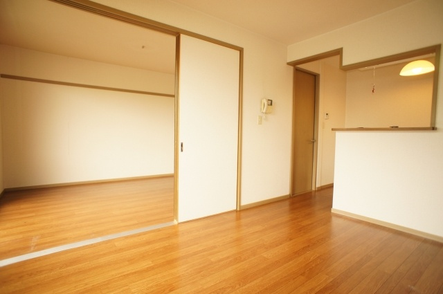 サンガーデンM'Sの寝室|オシャレなカウンターキッチンのリビング♪