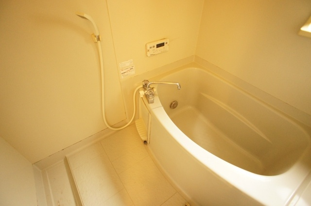 サンガーデンM'Sの浴室|窓付♪追い焚き給湯付きのお風呂♪