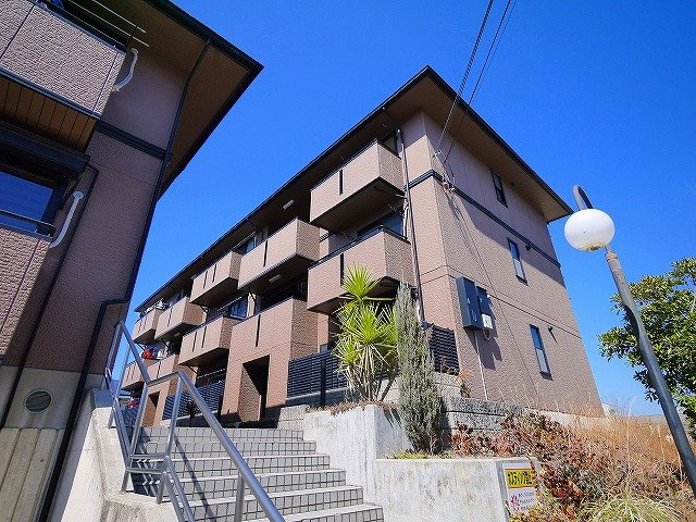 ボナール梅美台1号館の外観