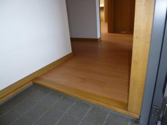 アブニール若宮の玄関