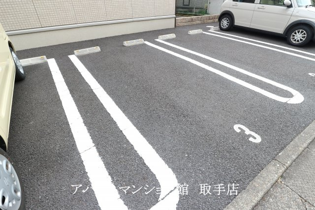 エクセルヴィラの駐車場