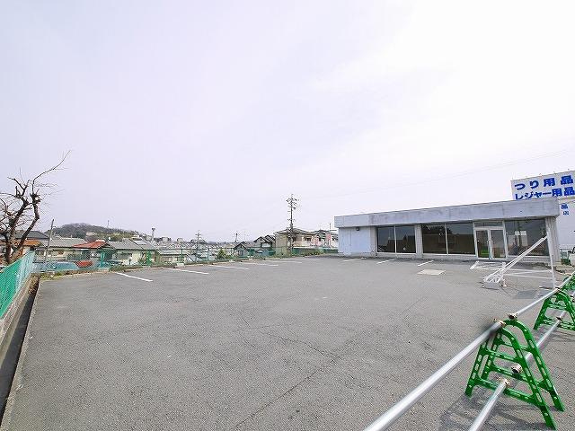 中山町貸店舗の駐車場