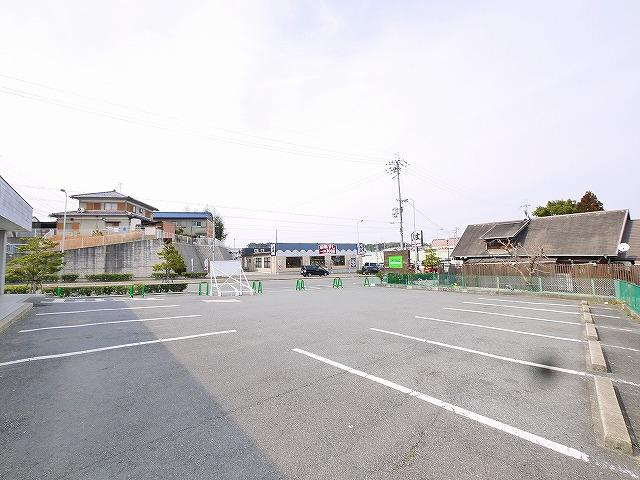 中山町貸店舗の駐車場