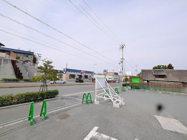 中山町貸店舗の駐車場