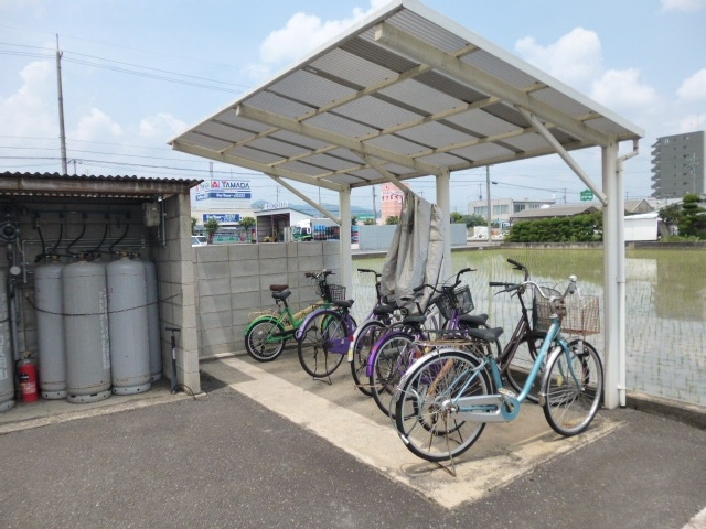 総社市中央５丁目のアパートのその他共用部分|自転車置き場
