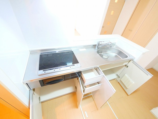 メゾン・ド・ユウのキッチン|コンパクトなキッチンで掃除もラクラク