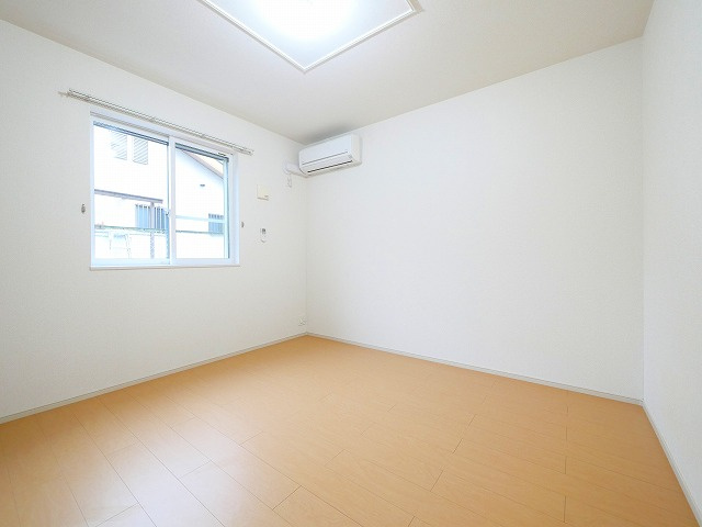 メゾン・ド・ユウの洋室|落ち着いた色調の洋室です