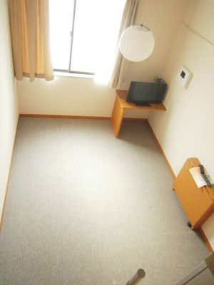 【居間・リビング】 | シモジン | ★２階のお部屋は居室の床がカーペット敷きになります
1階はフローリング、2階以上はカーペットタイプとなります。