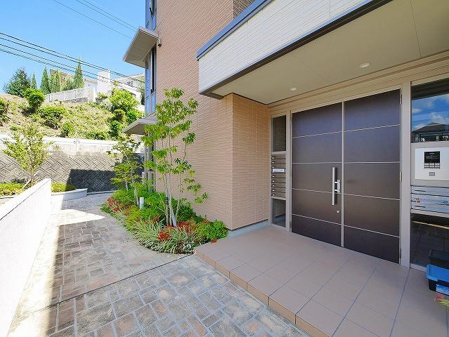 FORENA　生駒のエントランス|きれいな玄関です