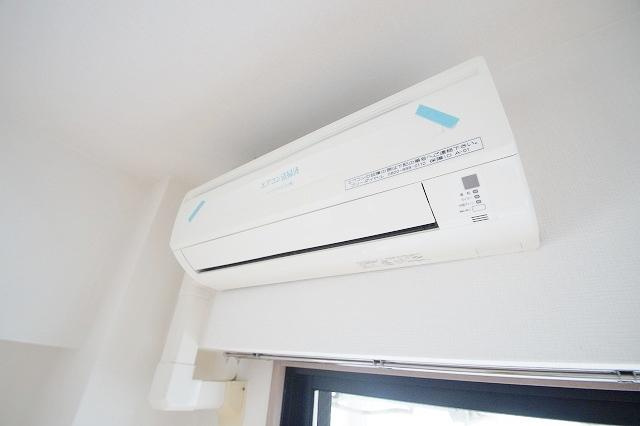 レクスタ平和の設備|レクスタ平和（1DK）　エアコン
写真は別号室タイプです