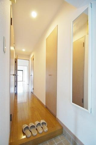 レクスタ平和の玄関|レクスタ平和（1DK）　玄関
写真は別号室タイプです