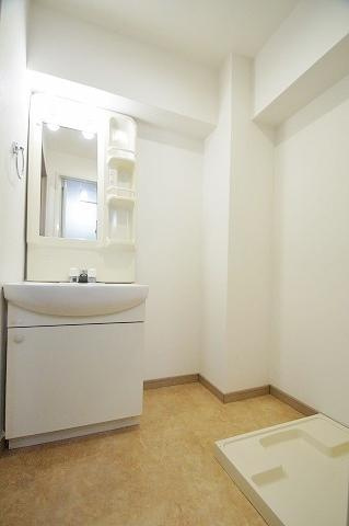 レクスタ平和の洗面所|レクスタ平和（1DK）　洗面所
写真は別号室タイプです