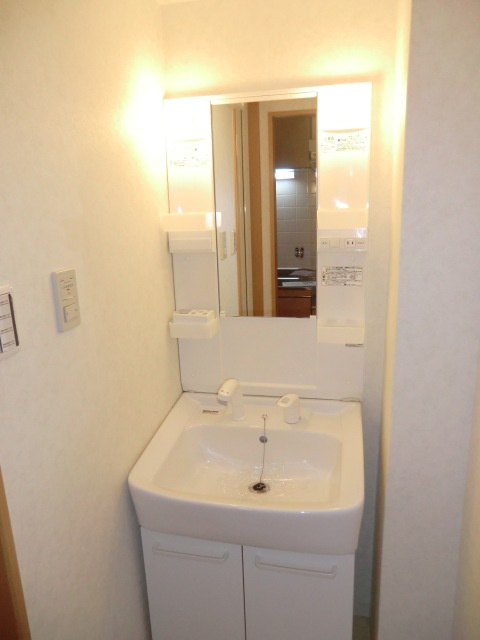 ウエストコート新大阪の独立洗面台