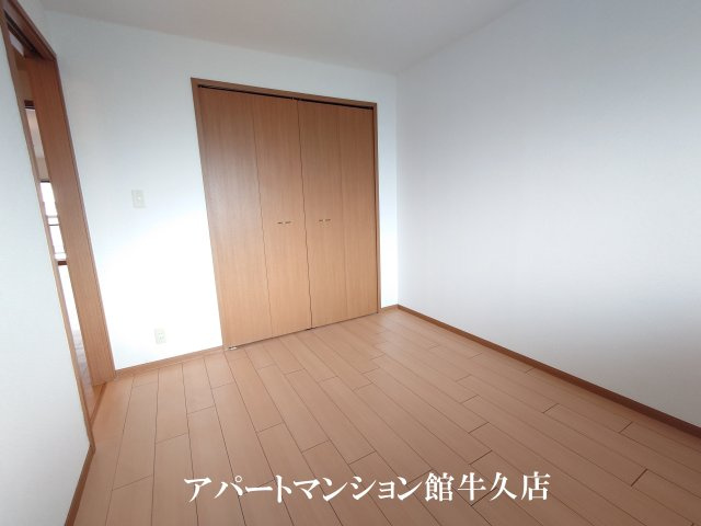 モアエレガントの洋室