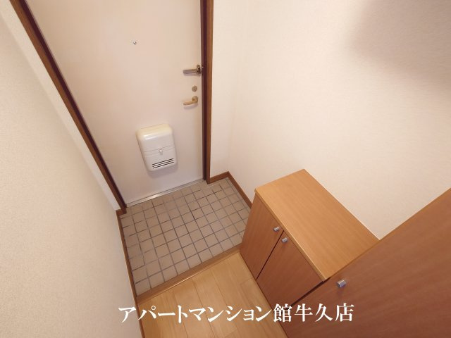 モアエレガントの玄関
