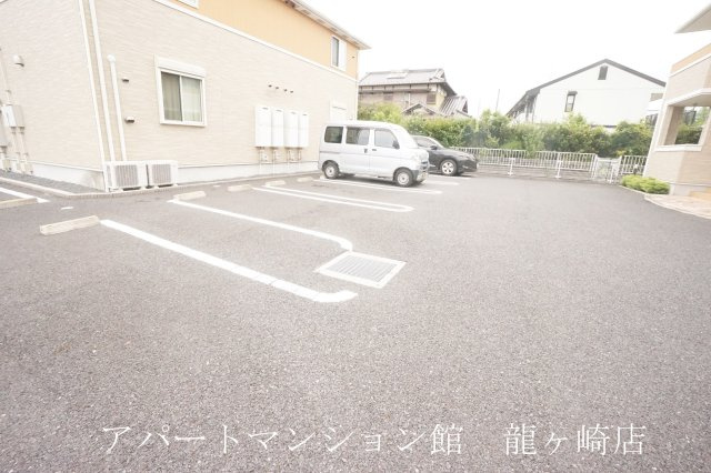 グラン・リーオVの駐車場