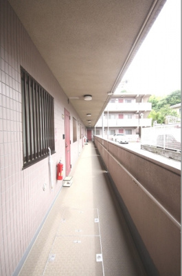 【その他共用部分】 | サクラガーデン小机 | サクラガーデン小机　　　共用廊下