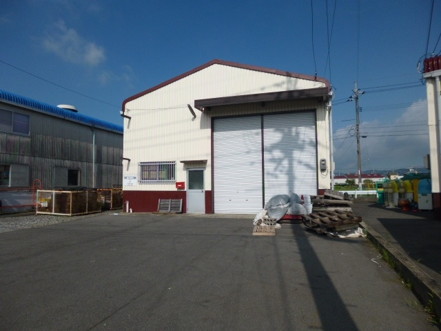倉敷市西阿知町新田の倉庫の外観