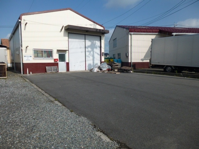倉敷市西阿知町新田の倉庫の外観