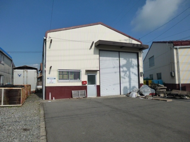 倉敷市西阿知町新田の倉庫の外観