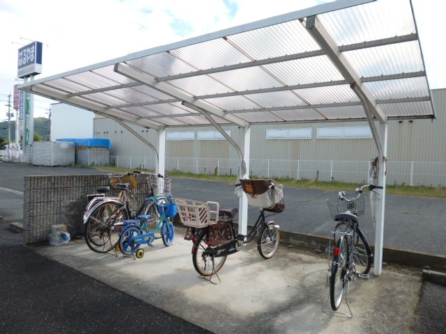総社市総社のアパートのその他共用部分|自転車置き場
