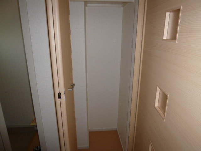 レジデンス上東の収納|廊下収納