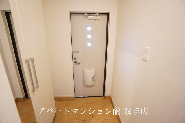 カーサ　アバンツァートの玄関
